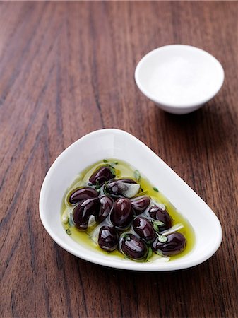 simsearch:649-09003102,k - Dish of olives in oil Foto de stock - Sin royalties Premium, Código: 649-09003598