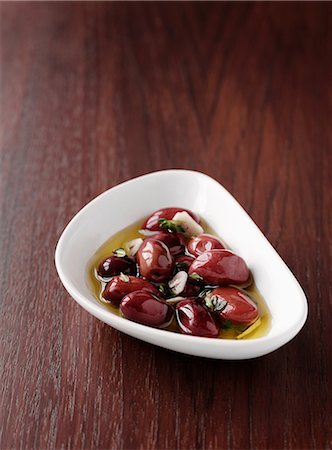 simsearch:649-09003102,k - Dish of olives in oil Foto de stock - Sin royalties Premium, Código: 649-09003608