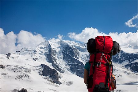 simsearch:649-06433168,k - Backpacker admiring snowy mountains Photographie de stock - Premium Libres de Droits, Code: 649-09003682