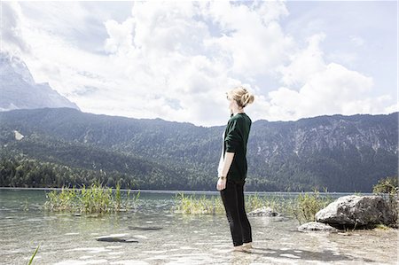 simsearch:400-06425610,k - Woman standing in rural lake Stock Photo - Premium Royalty-Free, Code: 649-09003694