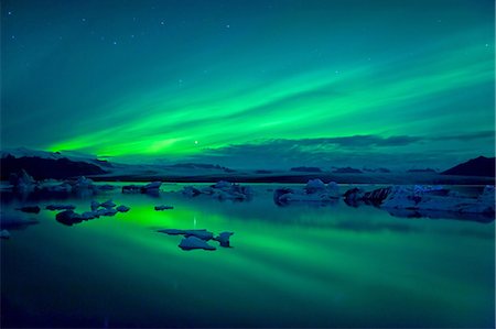 Northern lights over icebergs Photographie de stock - Premium Libres de Droits, Code: 649-09003793