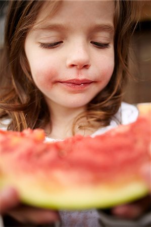 simsearch:649-07118487,k - Girl eating watermelon outdoors Stockbilder - Premium RF Lizenzfrei, Bildnummer: 649-09003832