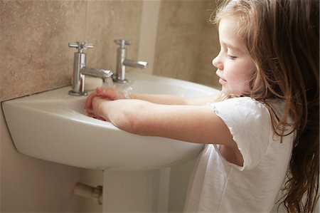 simsearch:649-06433659,k - Girl washing her hands in bathroom Foto de stock - Sin royalties Premium, Código: 649-09003845