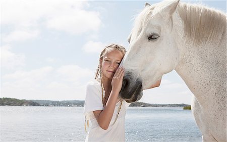simsearch:649-09003874,k - Girl petting horse on sandy beach Foto de stock - Royalty Free Premium, Número: 649-09003859