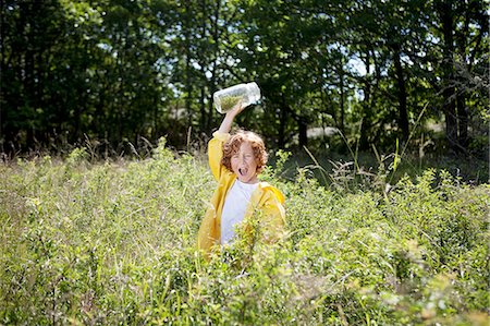 simsearch:649-03291839,k - Girl with jar in field of tall grass Photographie de stock - Premium Libres de Droits, Code: 649-09003864