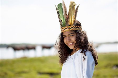 simsearch:649-09003874,k - Girl wearing Native American costume Foto de stock - Royalty Free Premium, Número: 649-09003869