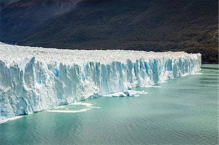 el calafate - View of lake Argentino and Perito Moreno Glacier in Los Glaciares National Park, Patagonia, Chile Foto de stock - Sin royalties Premium, Código: 649-09016626