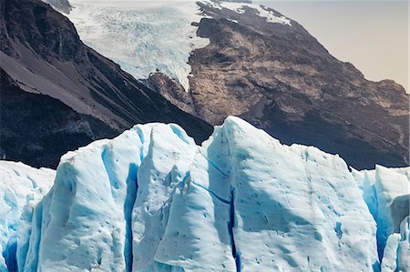 el calafate - View of Perito Moreno Glacier and mountain in Los Glaciares National Park, Patagonia, Chile Foto de stock - Sin royalties Premium, Código: 649-09016622