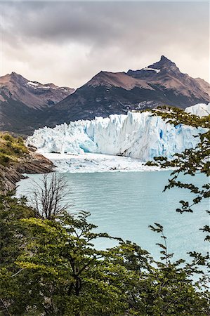 province de santa cruz - View of Lake Argentino, Perito Moreno Glacier and mountain in Los Glaciares National Park, Patagonia, Chile Photographie de stock - Premium Libres de Droits, Code: 649-09016623