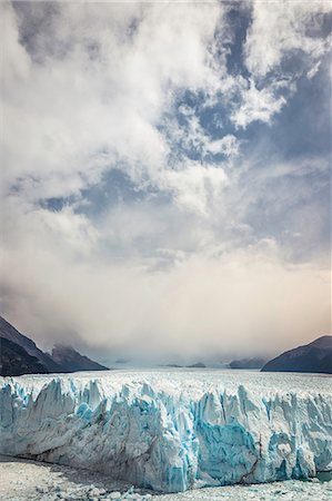 el calafate - Storm clouds over Perito Moreno Glacier, Los Glaciares National Park, Patagonia, Chile Foto de stock - Sin royalties Premium, Código: 649-09016630