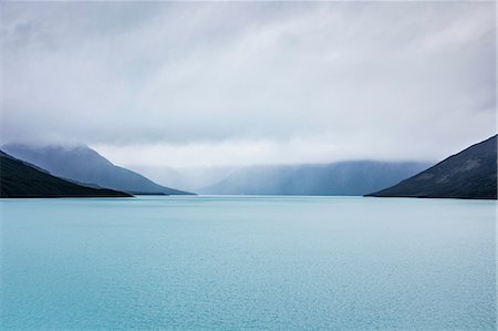 el calafate lake - View of low cloud over mountains and lake, Los Glaciares National Park, Patagonia, Chile Stock Photo - Premium Royalty-Free, Code: 649-09016643