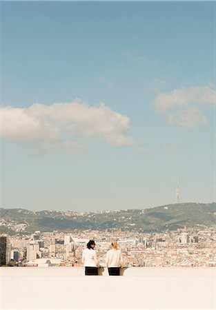 Rear view of female tourists looking out over cityscape, Barcelona, Spain Stockbilder - Premium RF Lizenzfrei, Bildnummer: 649-09016942