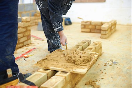 stirring a train - Student learning how to do building work Stock Photo - Premium Royalty-Free, Code: 649-09017040