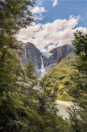 simsearch:649-08085947,k - View of waterfall flowing from glazier at edge of  mountain rock face, Queulat National Park, Chile Photographie de stock - Premium Libres de Droits, Code: 649-09017175