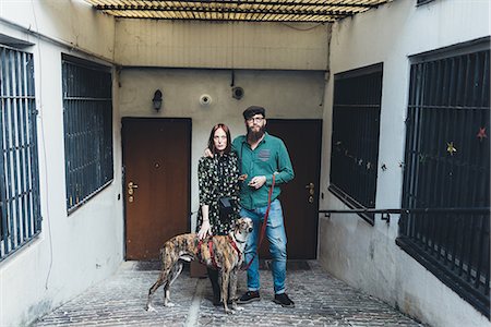 simsearch:649-08840788,k - Portrait of cool couple with dog outside apartment Foto de stock - Sin royalties Premium, Código: 649-09025535