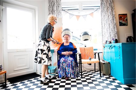 Woman working in quirky hair salon Photographie de stock - Premium Libres de Droits, Code: 649-09025662