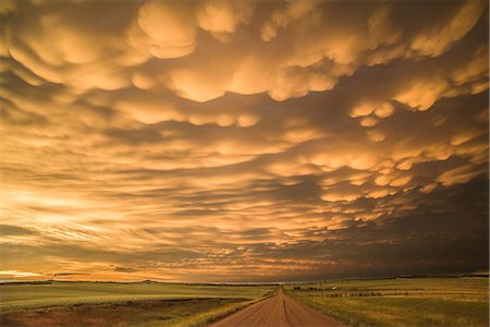 Mammatus clouds at sunset, Dickinson, North Dakota, USA Foto de stock - Sin royalties Premium, Código: 649-09025975