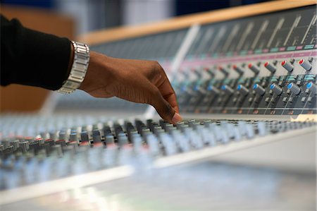 simsearch:649-08577505,k - Hand of male college student at sound mixer in recording studio Foto de stock - Sin royalties Premium, Código: 649-09026200