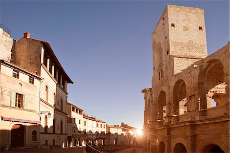 simsearch:649-09035497,k - View of street and Arles Amphitheatre, Arles, Provence-Alpes-Cote d'Azur, France Foto de stock - Sin royalties Premium, Código: 649-09035500