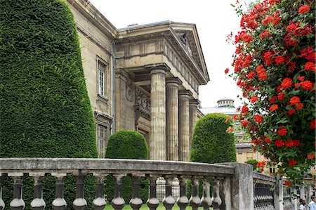 reims - Facade of historic building, Reims, Champagne-Ardenne, France, Europe Photographie de stock - Premium Libres de Droits, Code: 649-09035805