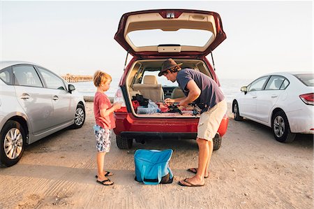 simsearch:649-09035962,k - Father and son taking fishing rods from car boot, Goleta, California, United States, North America Stockbilder - Premium RF Lizenzfrei, Bildnummer: 649-09035960