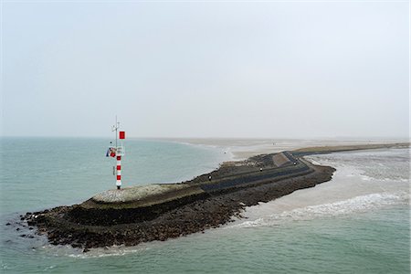 Big pier protecting the harbour from the strong current, West-Terschelling, Friesland, Netherlands, Europe Foto de stock - Sin royalties Premium, Código: 649-09061208