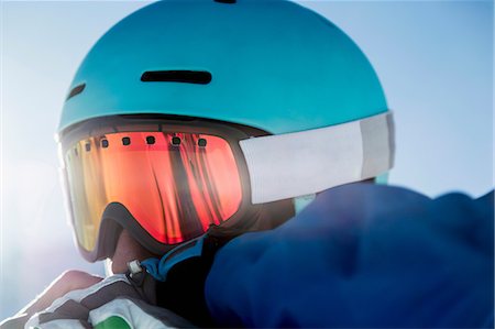 simsearch:649-09078191,k - Portrait of skier, wearing ski goggles, close-up Stockbilder - Premium RF Lizenzfrei, Bildnummer: 649-09078174