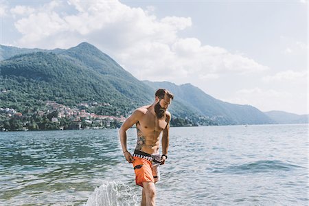 simsearch:649-09078282,k - Young male hipster in Lake Como, Lombardy, Italy Stock Photo - Premium Royalty-Free, Code: 649-09078305
