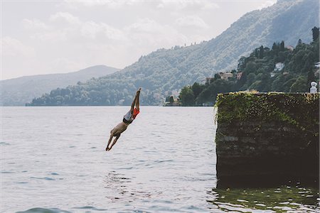 simsearch:649-09078321,k - Young male swimmer diving from pier, Lake Como, Lombardy, Italy Stockbilder - Premium RF Lizenzfrei, Bildnummer: 649-09078308