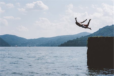 simsearch:649-09078321,k - Young male swimmer diving from pier, Lake Como, Lombardy, Italy Stockbilder - Premium RF Lizenzfrei, Bildnummer: 649-09078310