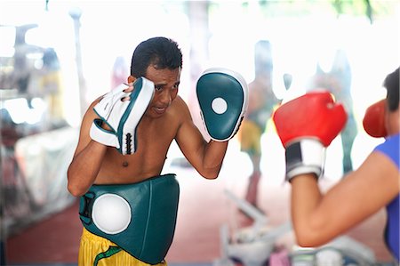 simsearch:649-08543409,k - Mature woman practicing boxing with male trainer in gym Foto de stock - Sin royalties Premium, Código: 649-09111371