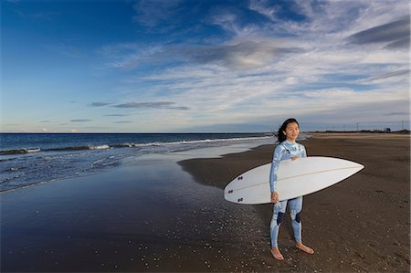 simsearch:649-09111386,k - Portrait of young female surfer standing on beach, Tarragona, Catalonia, Spain Stock Photo - Premium Royalty-Free, Code: 649-09111381