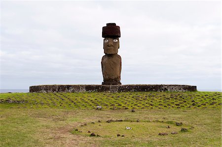 simsearch:649-09111444,k - Ahu Ko Te Riku moai statue on Easter Island coast Stock Photo - Premium Royalty-Free, Code: 649-09111445