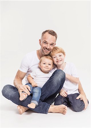 simsearch:649-07119820,k - Portrait of father with sons Stock Photo - Premium Royalty-Free, Code: 649-09111482