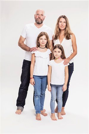 simsearch:649-06432751,k - Studio portrait of mature couple with two daughters, full length Photographie de stock - Premium Libres de Droits, Code: 649-09111648