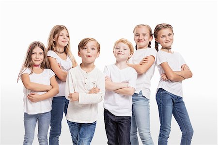 simsearch:614-08869191,k - Studio portrait of two boys and four girls posing with arms folded Photographie de stock - Premium Libres de Droits, Code: 649-09111666