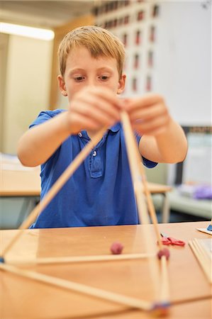 simsearch:649-09209409,k - Schoolboy making ball and stick model in classroom at primary school Stock Photo - Premium Royalty-Free, Code: 649-09111731