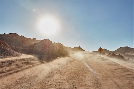 Dusty desert dirt track, San Pedro de Atacama, Chile Photographie de stock - Premium Libres de Droits, Code: 649-09123234