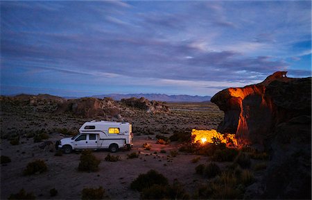 survivre - Recreational vehicle, travelling at dusk, Oruro, Oruro, Bolivia, South America Photographie de stock - Premium Libres de Droits, Code: 649-09123262