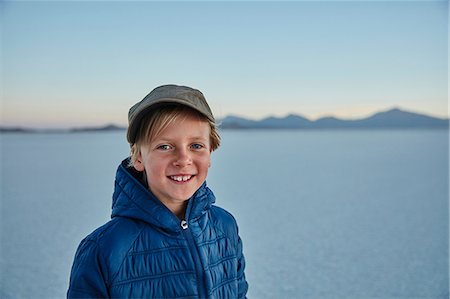 Portrait of boy on salt flats, Salar de Uyuni, Uyuni, Oruro, Bolivia, South America Photographie de stock - Premium Libres de Droits, Code: 649-09123291