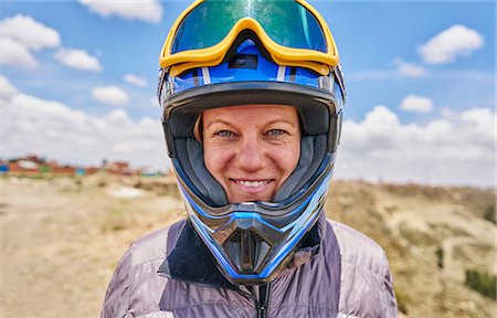 Portrait of woman wearing crash helmet, close-up, La Paz, Bolivia, South America Fotografie stock - Premium Royalty-Free, Codice: 649-09123315