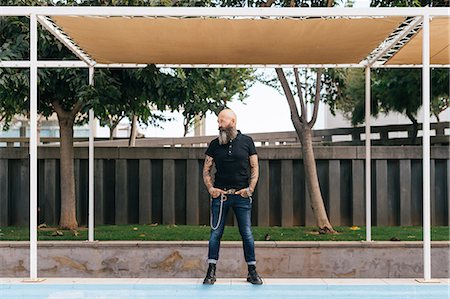 simsearch:649-09123411,k - Mature male hipster standing below canopy with hands in pockets Stock Photo - Premium Royalty-Free, Code: 649-09123394