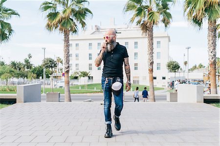 simsearch:649-08060336,k - Mature male hipster smoking cigarette and strolling in city, Valencia, Spain Stock Photo - Premium Royalty-Free, Code: 649-09123391