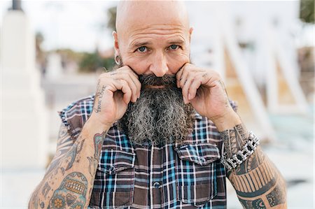 simsearch:649-09123411,k - Portrait of mature male hipster pulling his moustache Stock Photo - Premium Royalty-Free, Code: 649-09123405