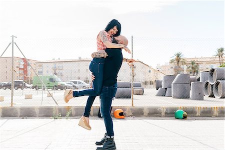 simsearch:649-09123400,k - Mature hipster man lifting and hugging girlfriend in city Foto de stock - Sin royalties Premium, Código: 649-09123444