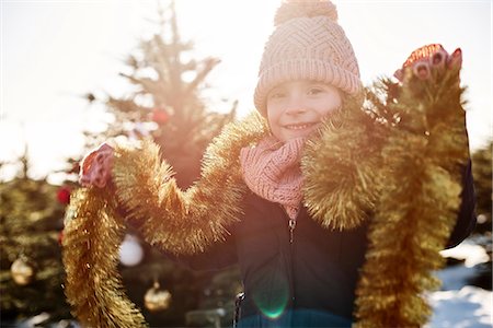 simsearch:649-09035869,k - Girl in christmas tree forest wearing tinsel, portrait Photographie de stock - Premium Libres de Droits, Code: 649-09123775