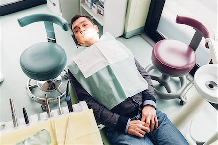 simsearch:649-09138892,k - Male patient in dentist chair, elevated view Foto de stock - Sin royalties Premium, Código: 649-09138867