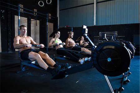 simsearch:614-09210734,k - Group of people exercising in gymnasium, using rowing machines Photographie de stock - Premium Libres de Droits, Code: 649-09139145