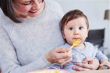 simsearch:649-09139262,k - Mother spoon-feeding baby daughter Stock Photo - Premium Royalty-Free, Code: 649-09139248
