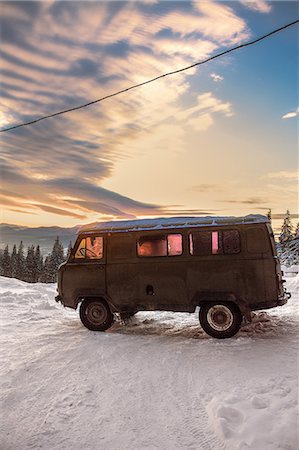 simsearch:649-09158991,k - Camper van on covered landscape at sunset, Gurne, Ukraine, Eastern Europe Stockbilder - Premium RF Lizenzfrei, Bildnummer: 649-09139278